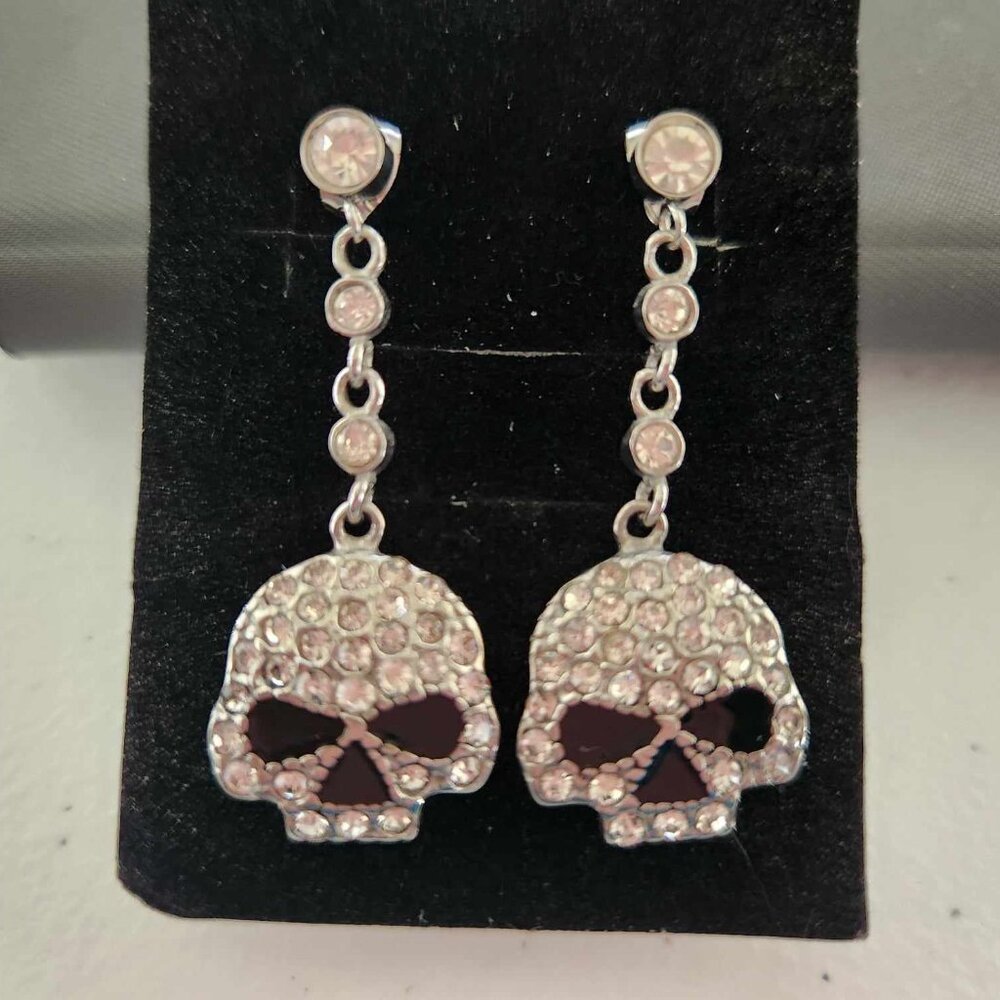 H-D Punisher white dangle